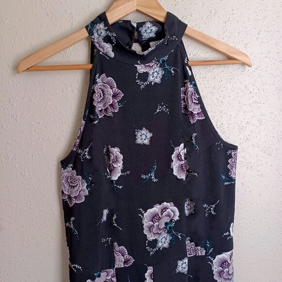 💃Beautiful Black Floral Jumpsuit with Halter Neckline - Picture 2 of 5